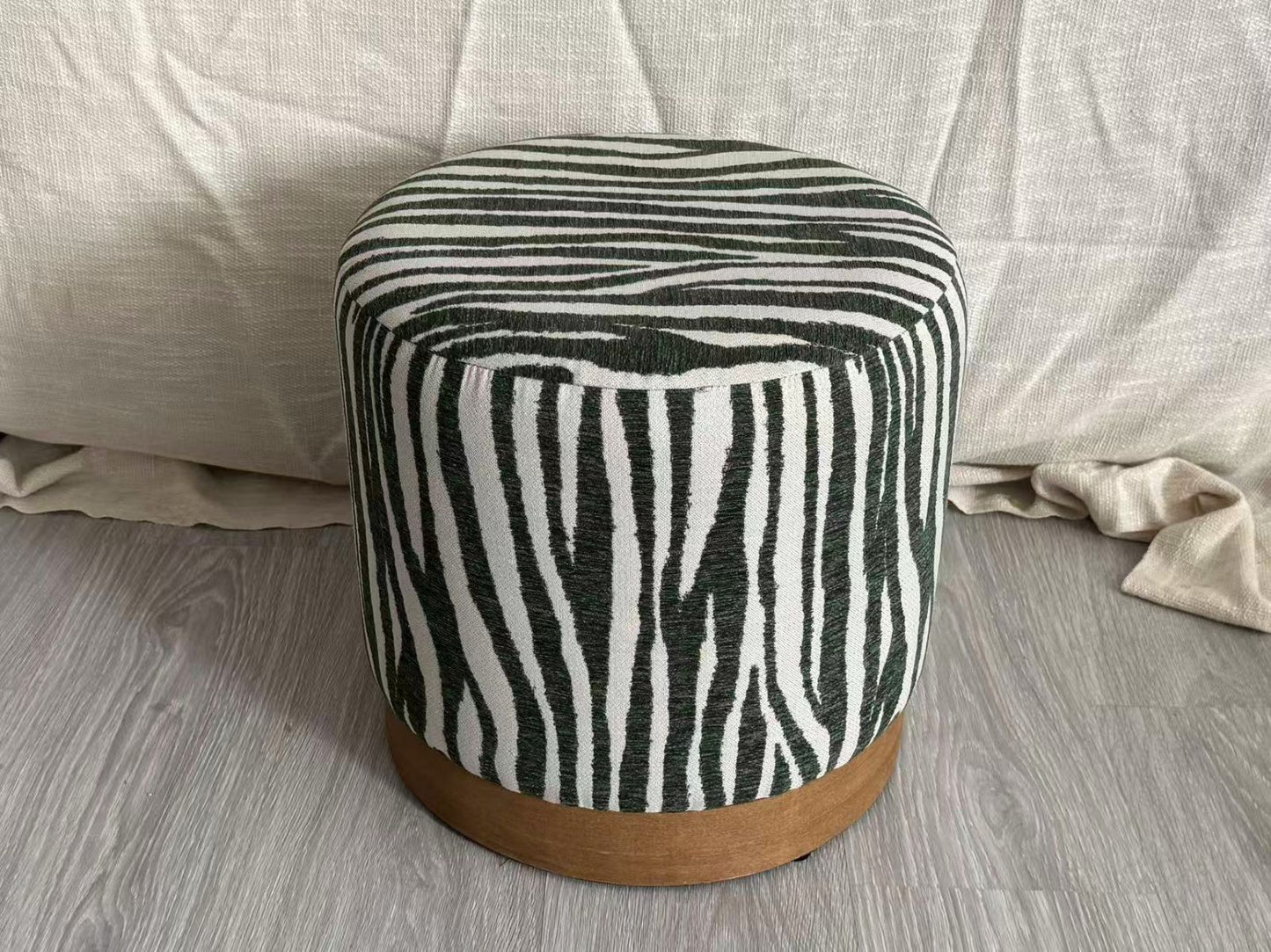 Pouf Savana Verde Rund 40 cm Durchmesser und 40 cm Höhe aus Sperrholz, Schaumstoff und Polyester