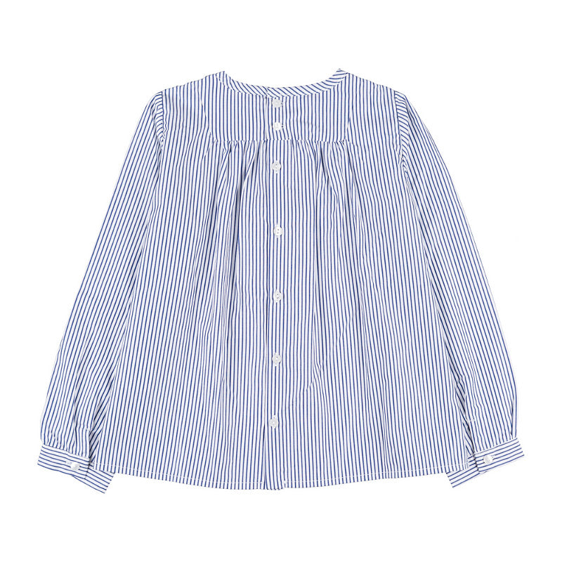 Gestreifte blaue Bluse mit Smokstickerei