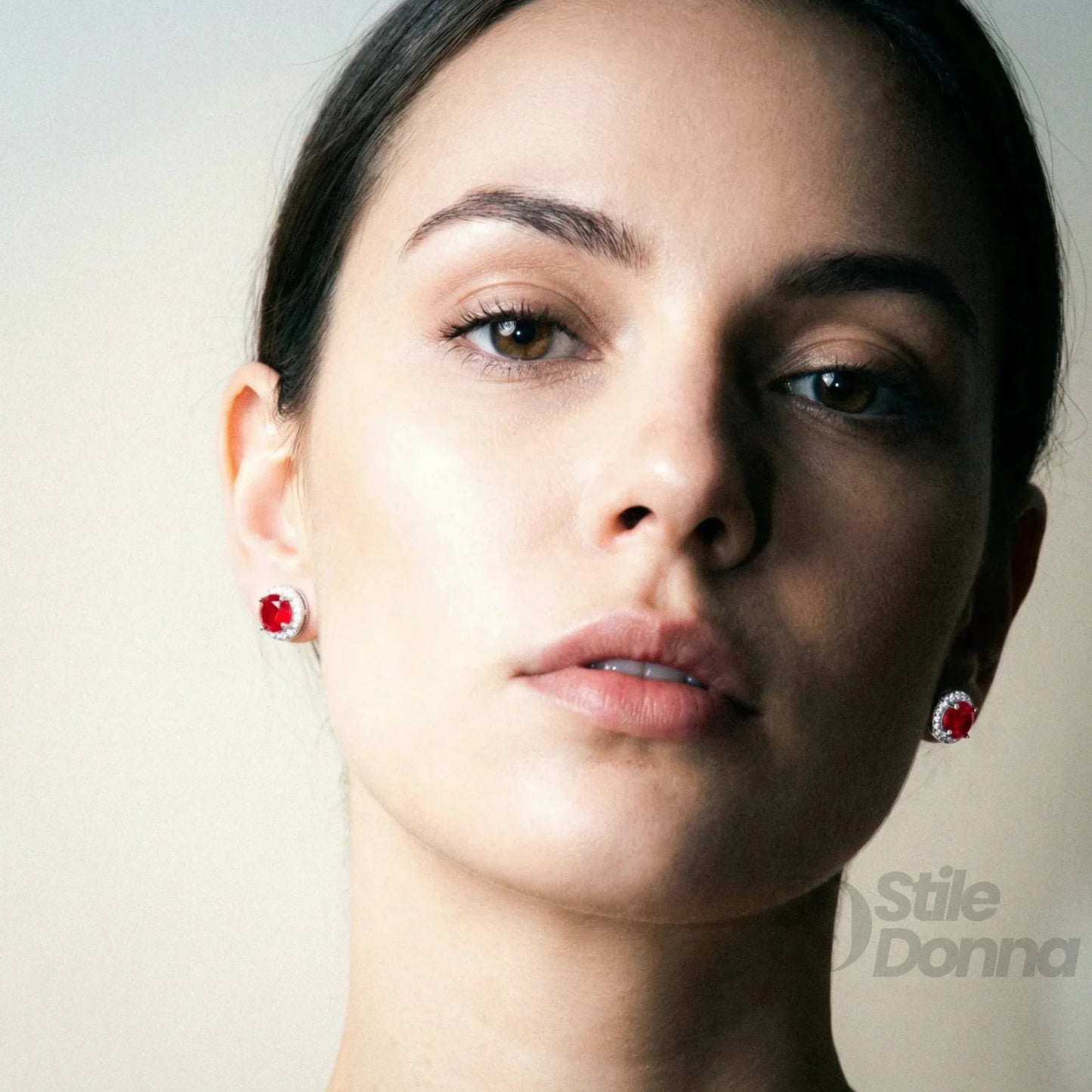 Stile Donna Bags - Orecchini a Lobo con Pietra Rossa