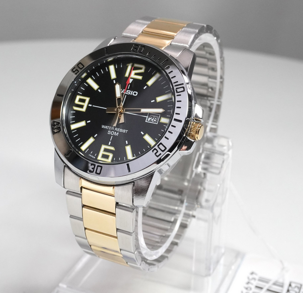 Orologio Casio MTP‑VD01SG‑1B – acciaio bicolore 50 m con data