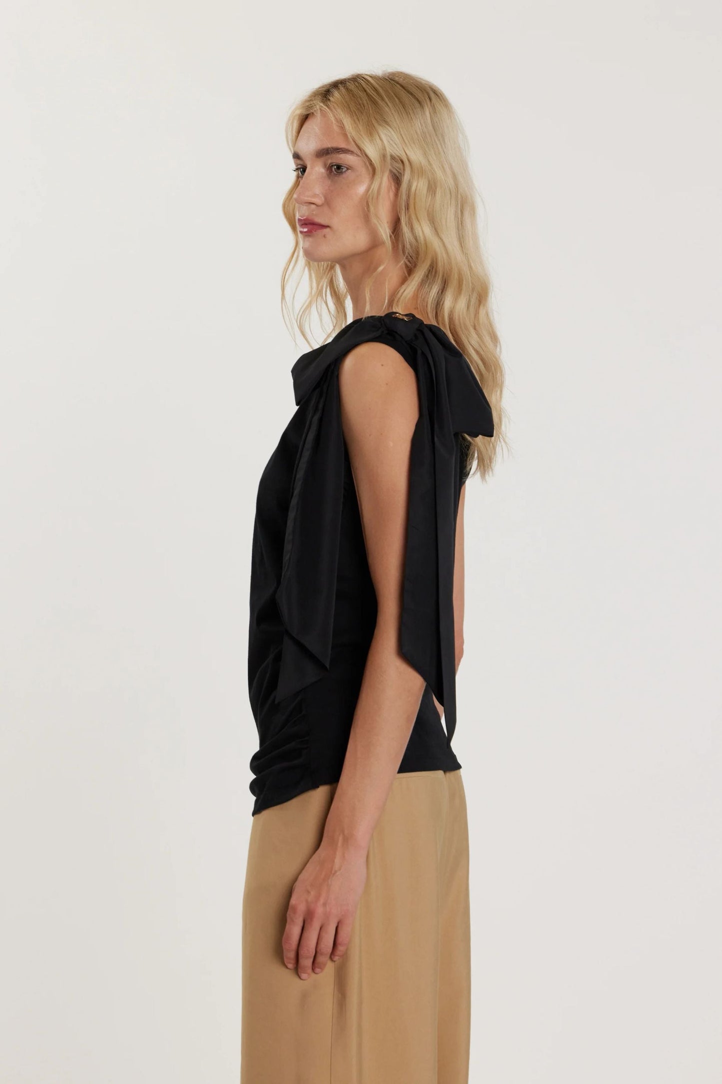 Relish T-Shirt Aimee Smanicata Fiocco Spalla Arricciatura RDP260103323 1199 Nero