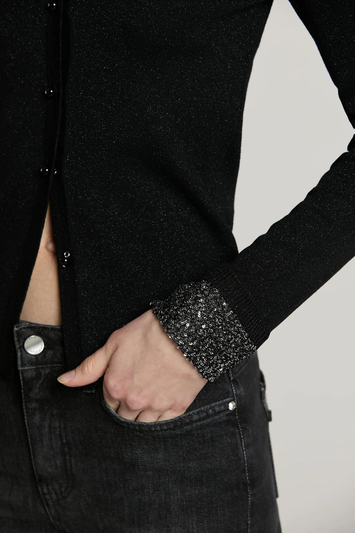 Relish Cardigan SMOOTH manica lunga scollo a V con bordo paillettes più collarino fiore con strass RDA2602637025 nera