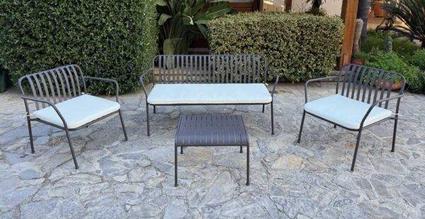 Gartenset Posada, 4-teilig, aus braunem Stahl mit ecrufarbenen Kissen – Außenmöbel