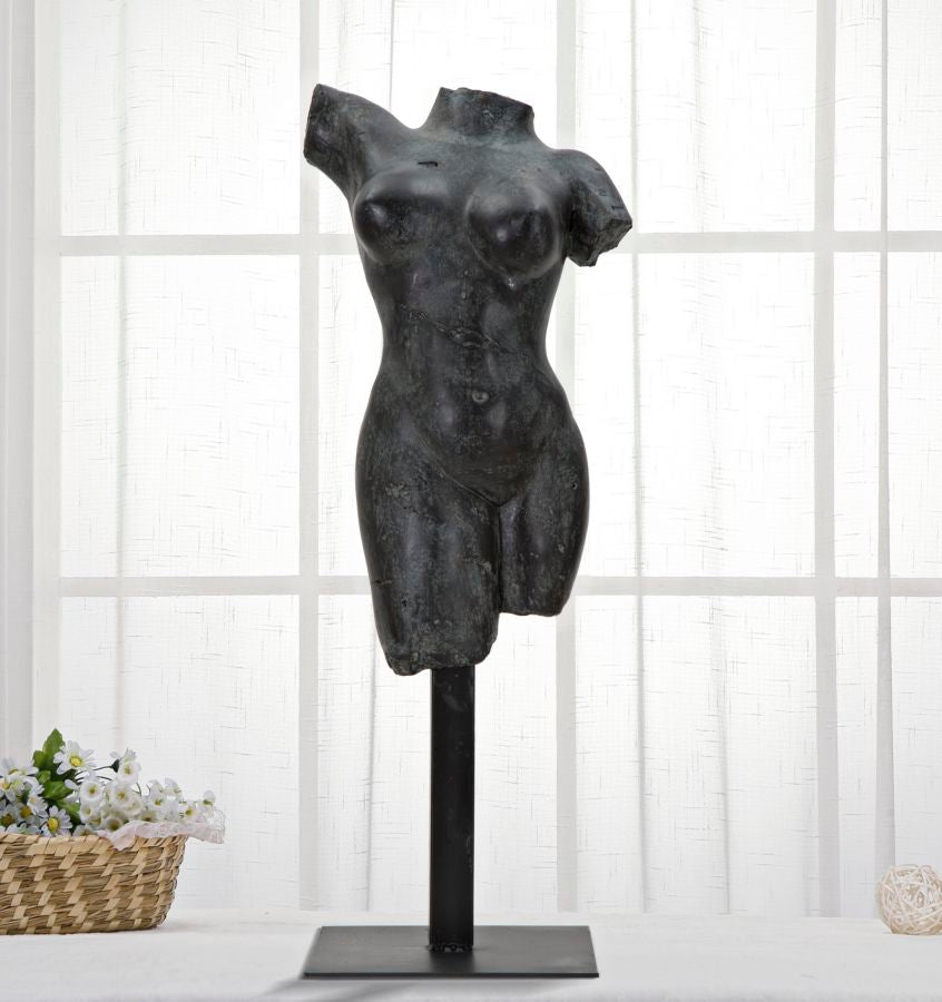 Elegante Skulptur Frau aus Kunstharz 19x17x50 cm