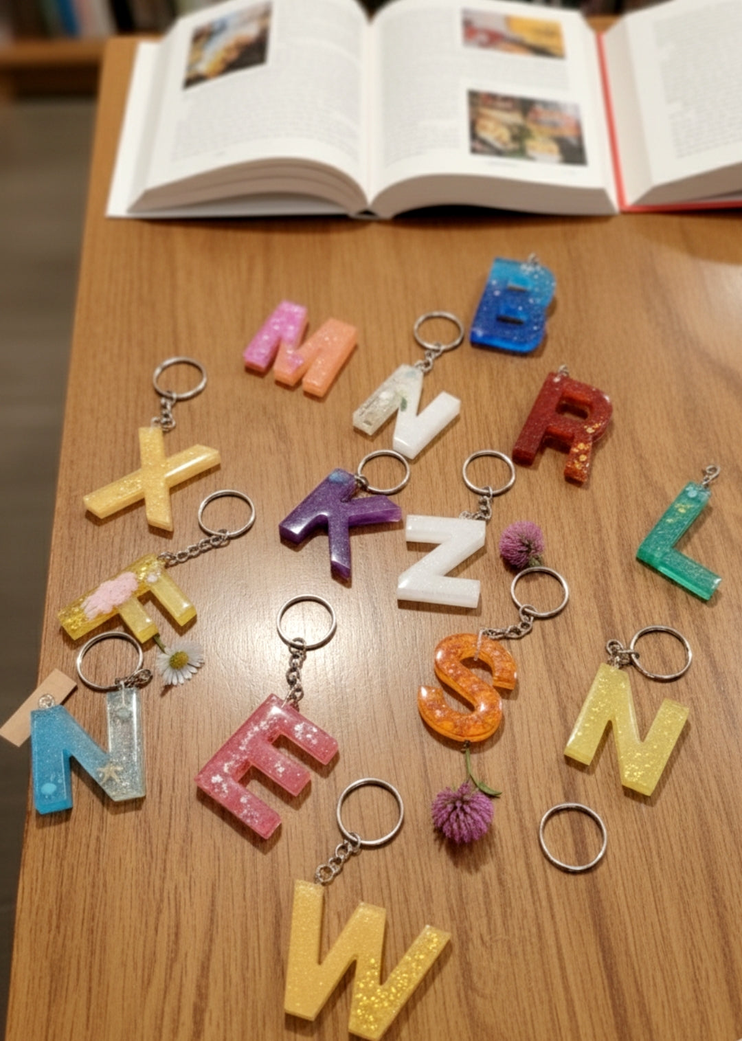 Portachiavi con lettera iniziale nome in resina