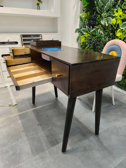 Maniküretisch aus massivem Nussbaumholz mit integriertem Absaugsystem 100*78*40 – Eleganz und Funktionalität.