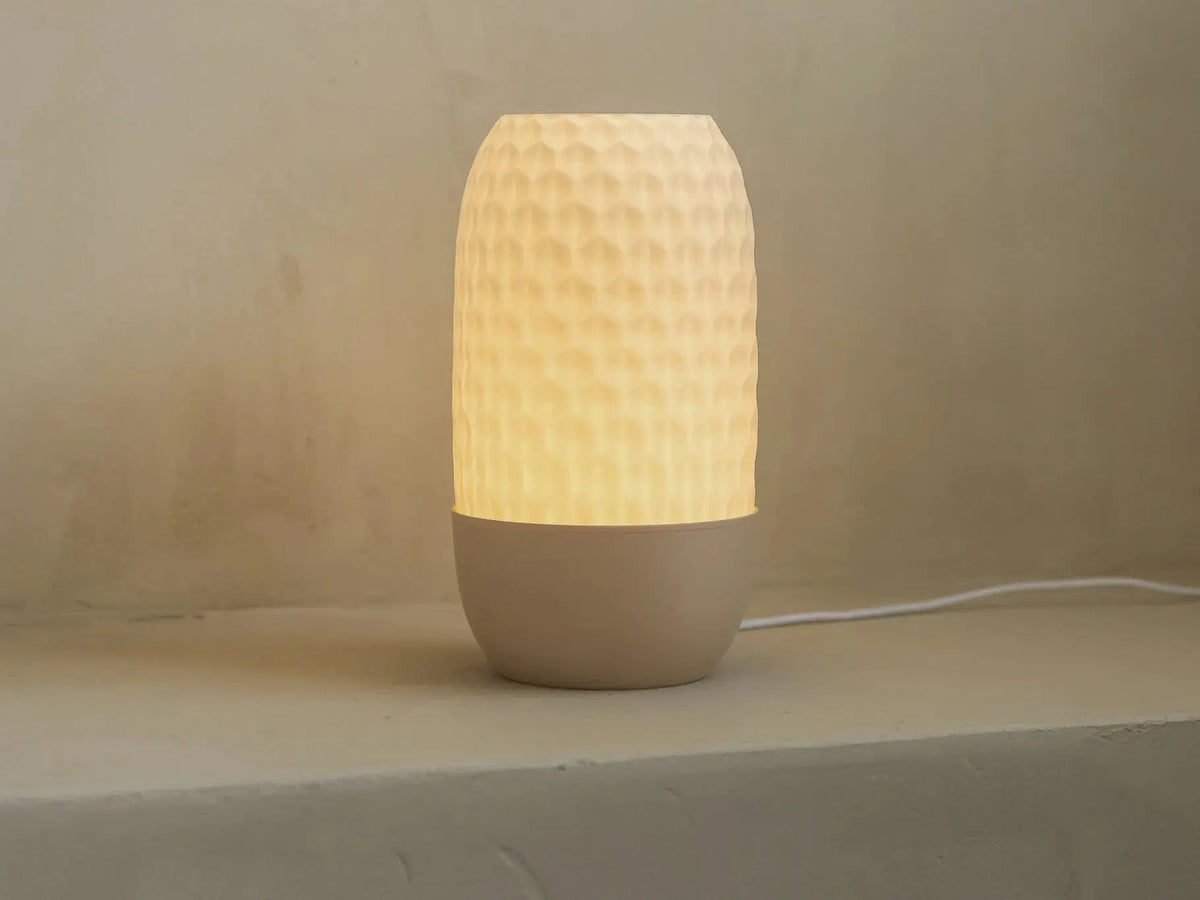 HEXAGONAL: Home Decor Lampada da Tavolo con Texture Esagonale
