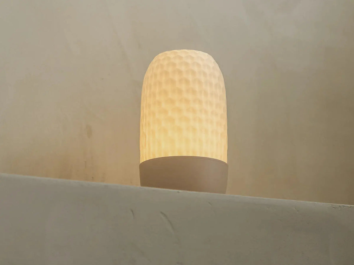 HEXAGONAL: Home Decor Lampada da Tavolo con Texture Esagonale
