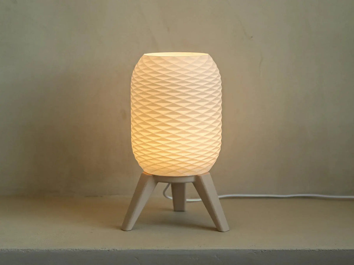 ORBIT: Home Decor Lampada da Tavolo con Paralume Geometrico