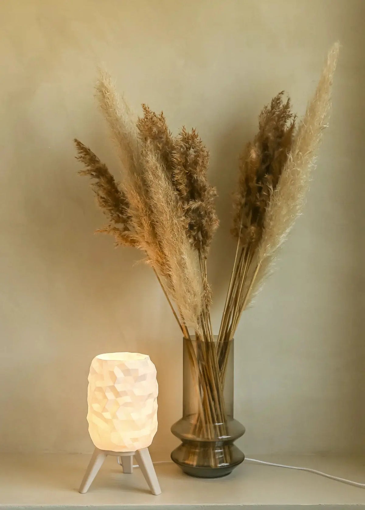 ORBIT: Home Decor Lampada da Tavolo con Paralume Geometrico