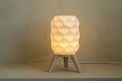 ORBIT: Home Decor Lampada da Tavolo con Paralume Geometrico