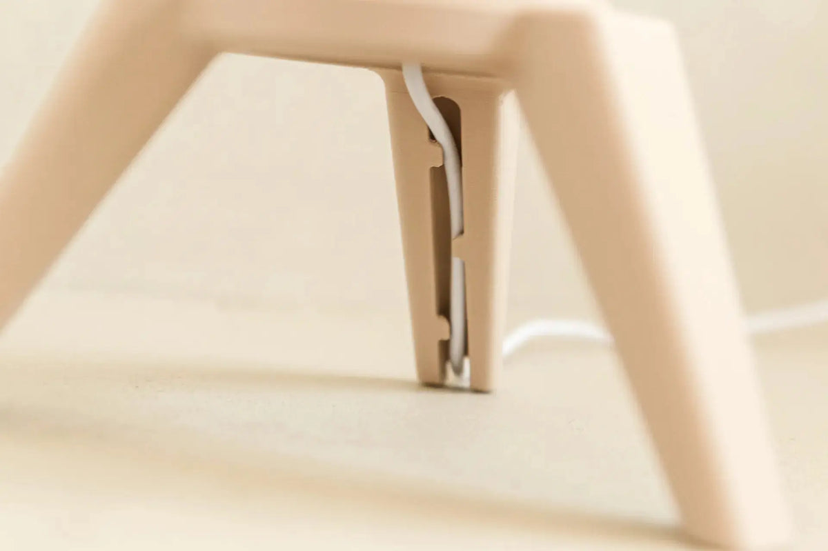 ORBIT: Home Decor Lampada da Tavolo con Paralume Geometrico