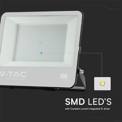 LED Flutlicht 200W Samsung Chip Schwarz 6500K IP65 mit 1m Kabel