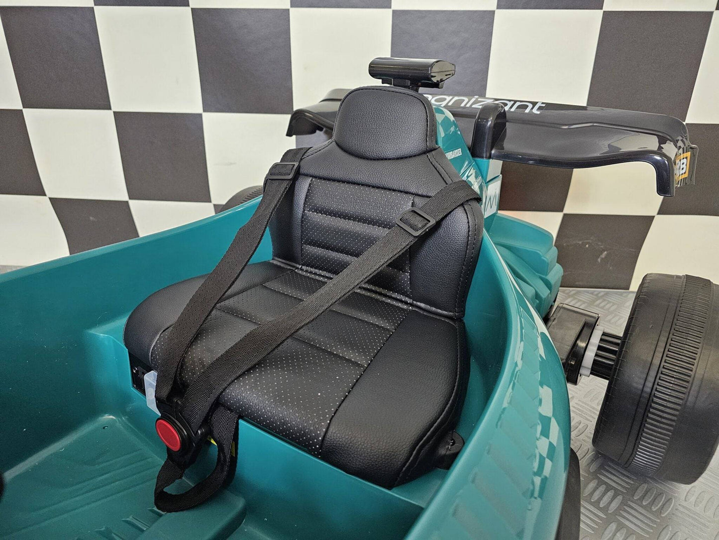 Aston Martin F1 24V Elektroauto für Kinder – Grün