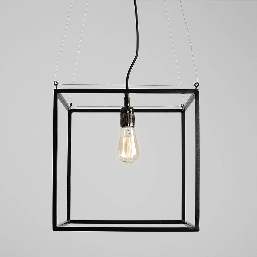 METRIC S - Nero