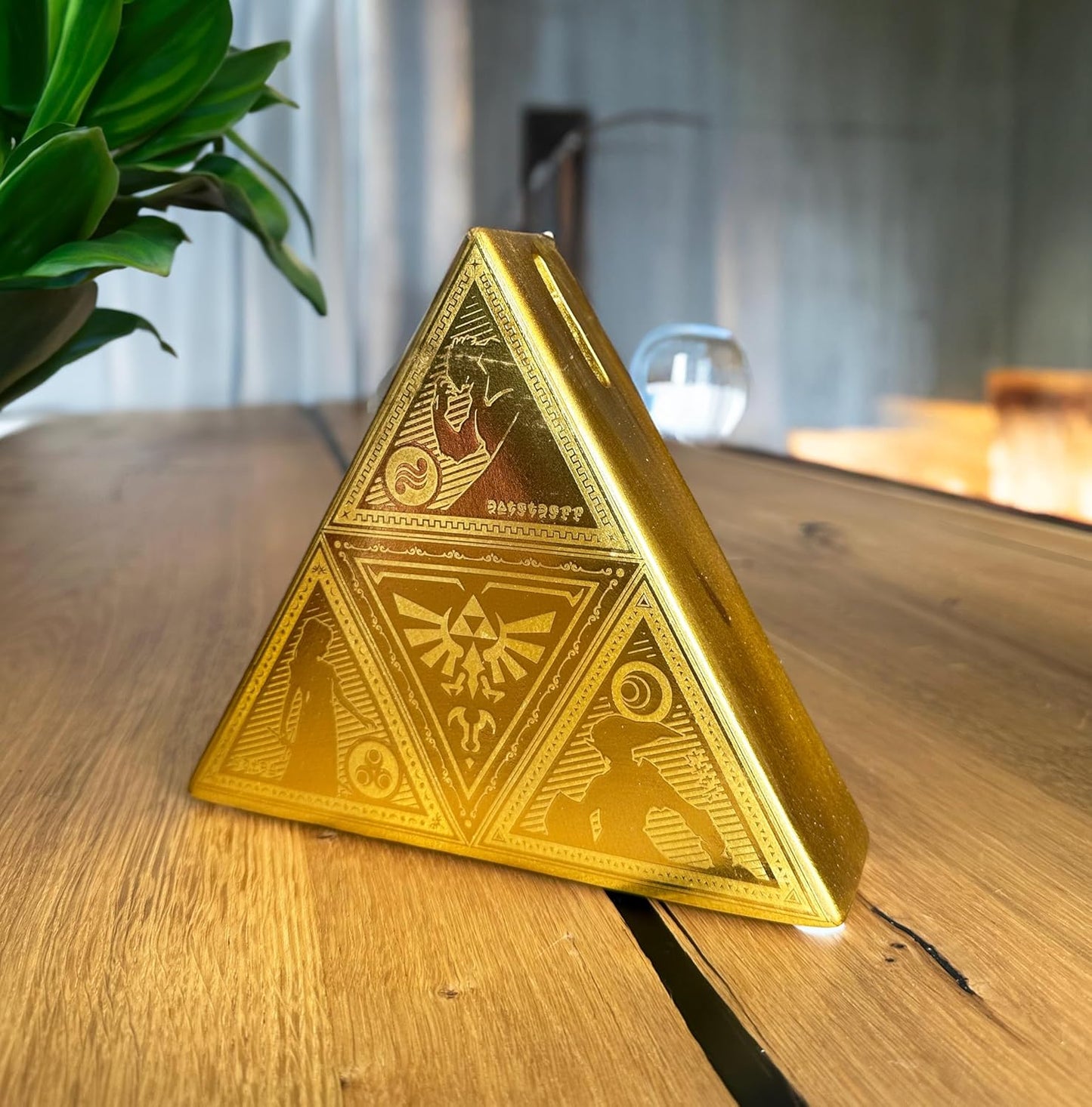 Paladone - The Legend Of Zelda Triforce - Sparschwein in Pyramidenform 17,5 cm