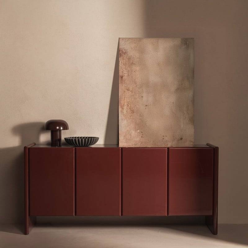 LARIQ Kommode vier Türen bordeaux/Marmor braun