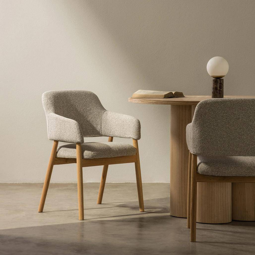 Sedia imbottita LORA, grigio chiaro, bouclé/quercia