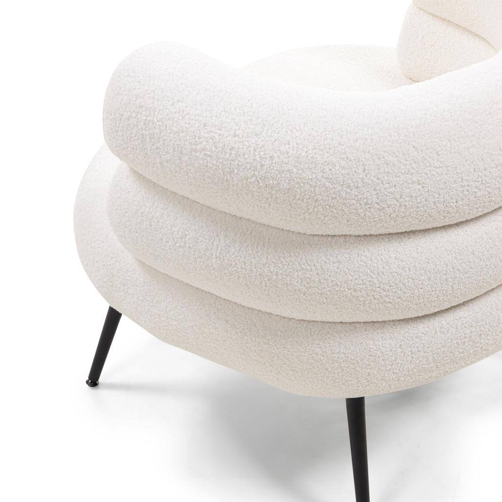 Poltrona MAGNIFIQUE avorio, forme arrotondate, gambe nere