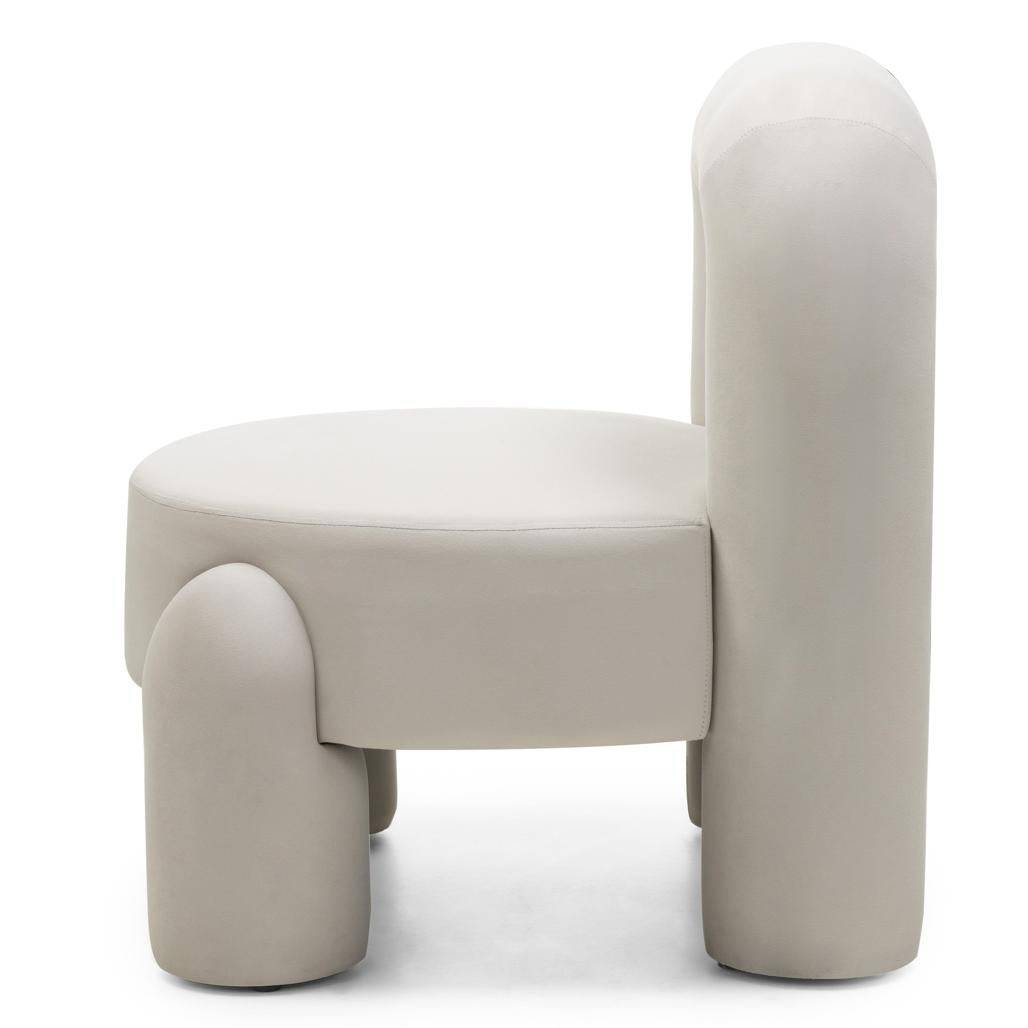 Poltrona LUCCA, velluto crema, forme arrotondate