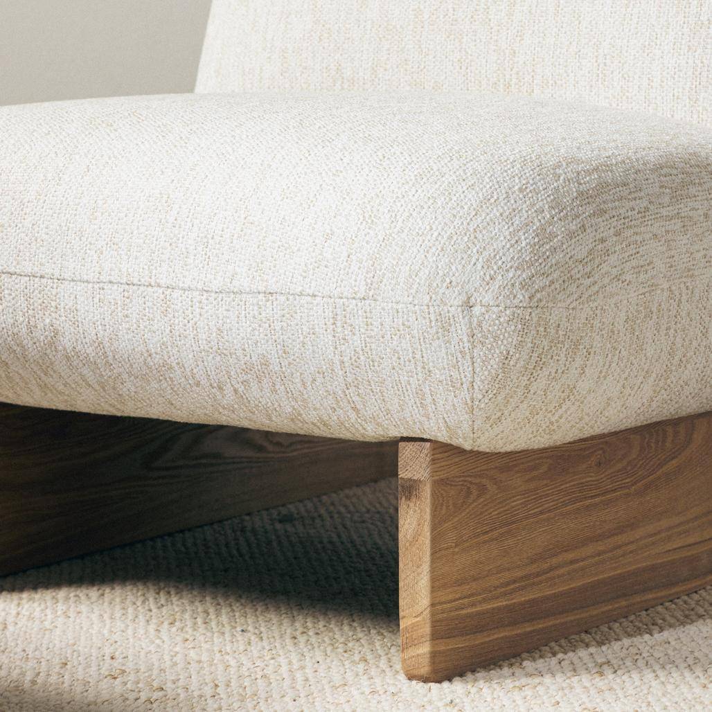 Poltrona lounge MAMET beige forme arrotondate