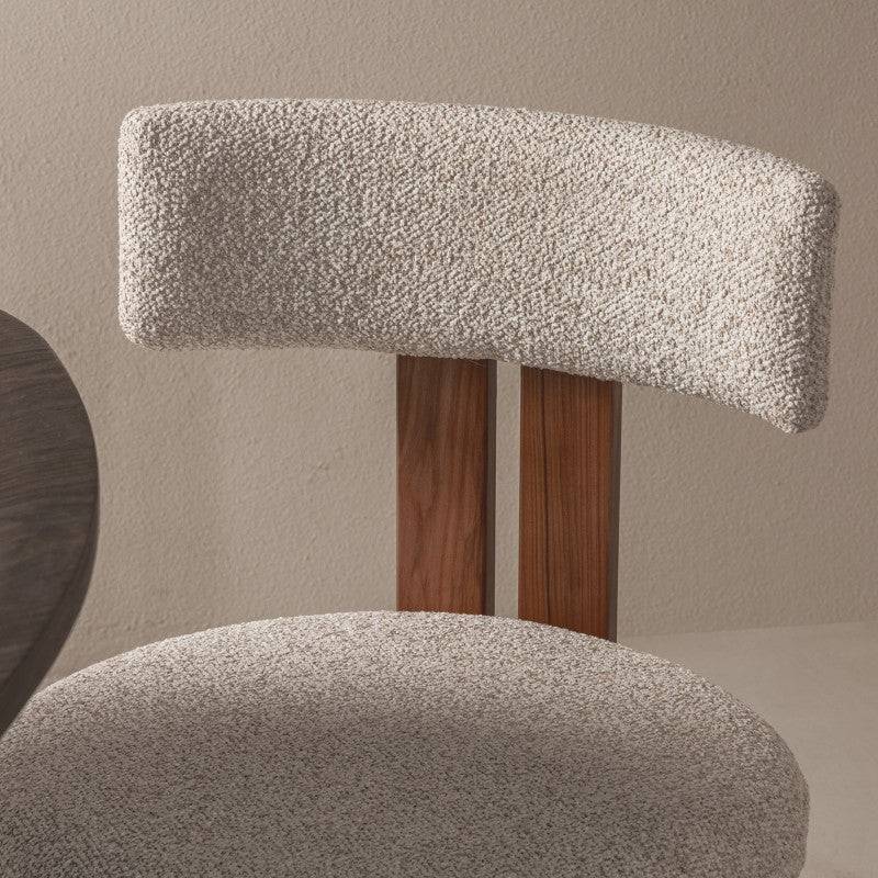 Stuhl MARTIN Beige-Creme Nussbaum-Beine
