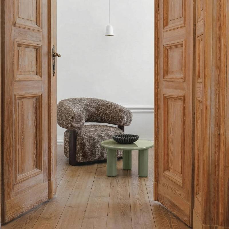 Poltrona lounge MARBELLO, forme arrotondate, marrone-crema/noce