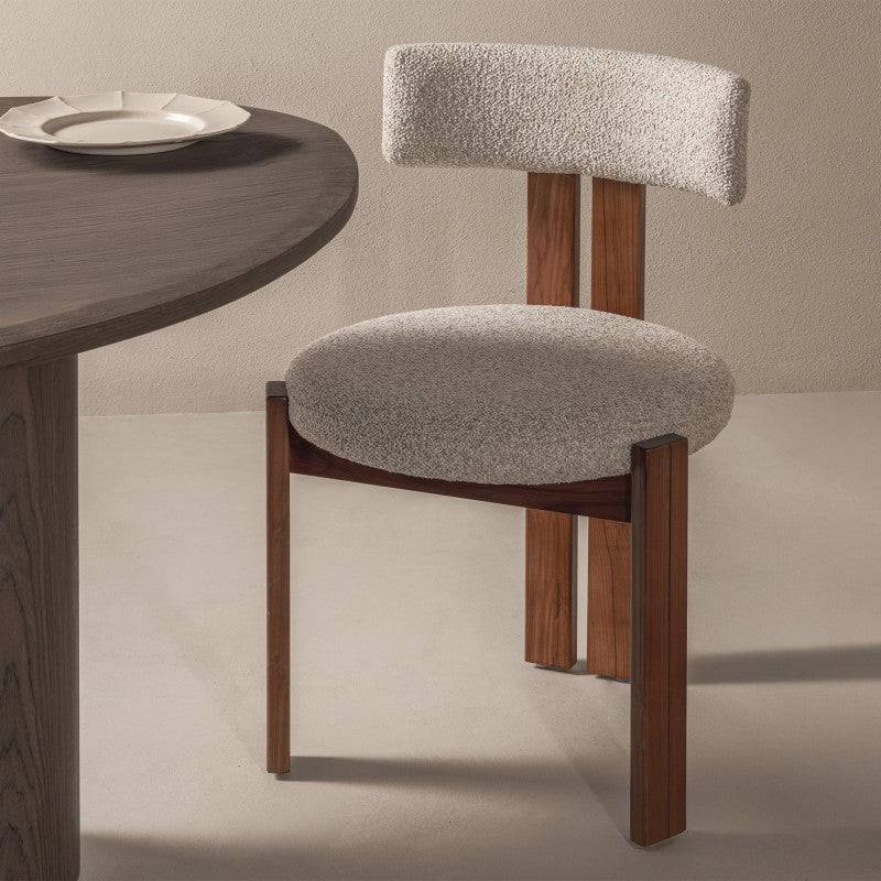 Stuhl MARTIN Beige-Creme Nussbaum-Beine