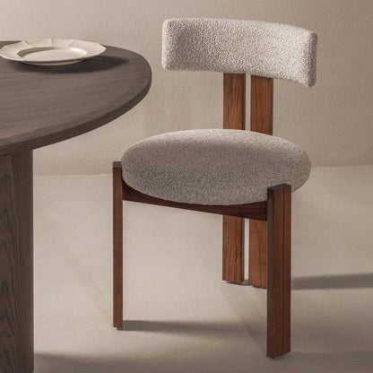 Stuhl MARTIN Beige-Creme Nussbaum-Beine