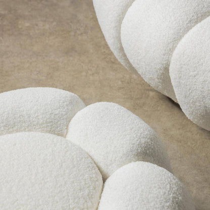 Poltrona girevole LOEL bianca, bouclé, forme arrotondate