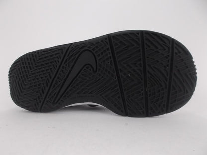 Nike Team Hustle 8 scarpa da basket 881943 100