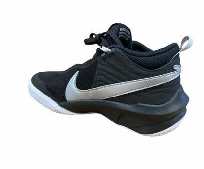 Nike Team Hustle D 10 CW6735 004 Scarpe Basket Junior Nero Argento