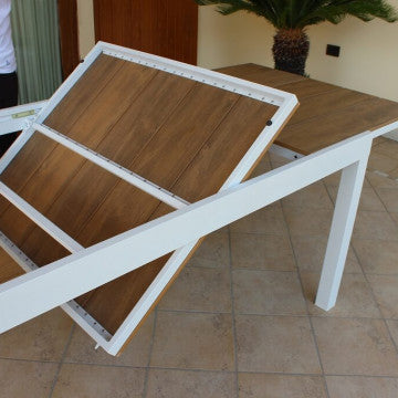 Tavolo allungabile Cayman in Alluminio con Piano in Polywood color Teak