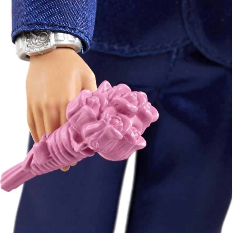 Mattel Barbie Ken Bräutigam Blond Smoking & 5 Accessoires Spielzeug 3+ GTF36