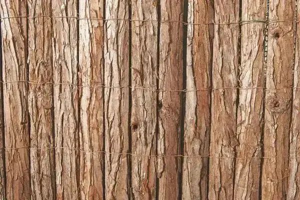 Holzschindeln in verschiedenen Größen sortiert