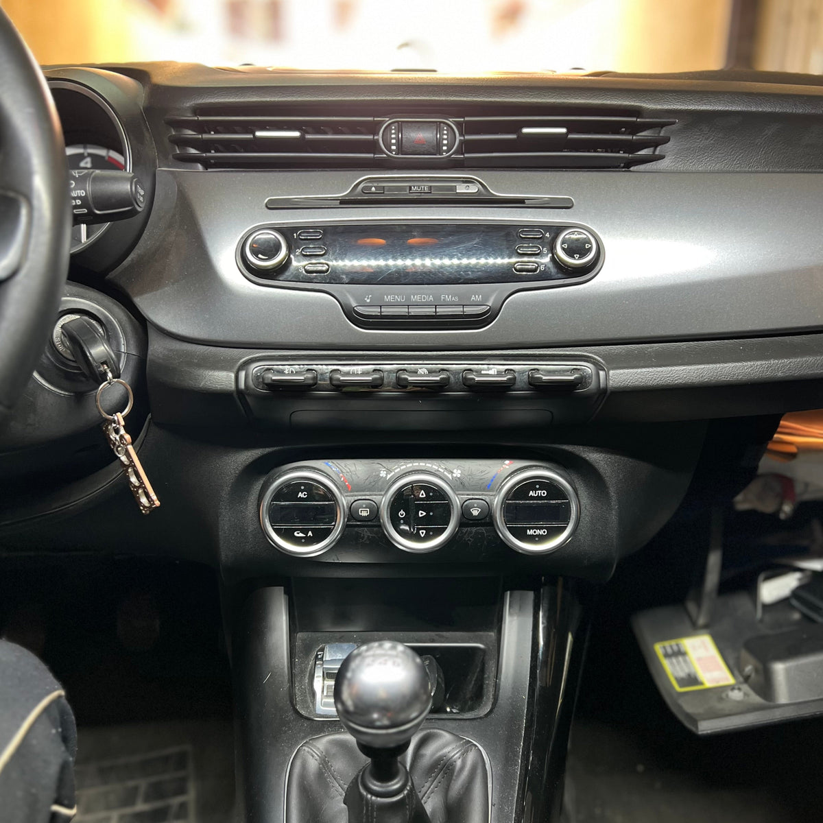 Car radio for Alfa Romeo Giulietta 9" Interior (2010-2014) Android, Bluetooth, CarPlay, Android Auto 2GB/4GB/6GB/8GB RAM