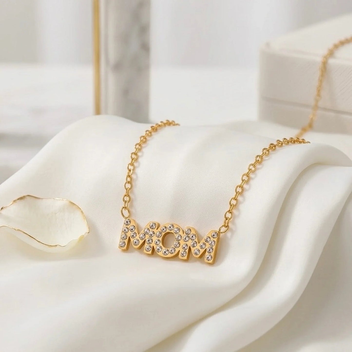 MOM Necklace