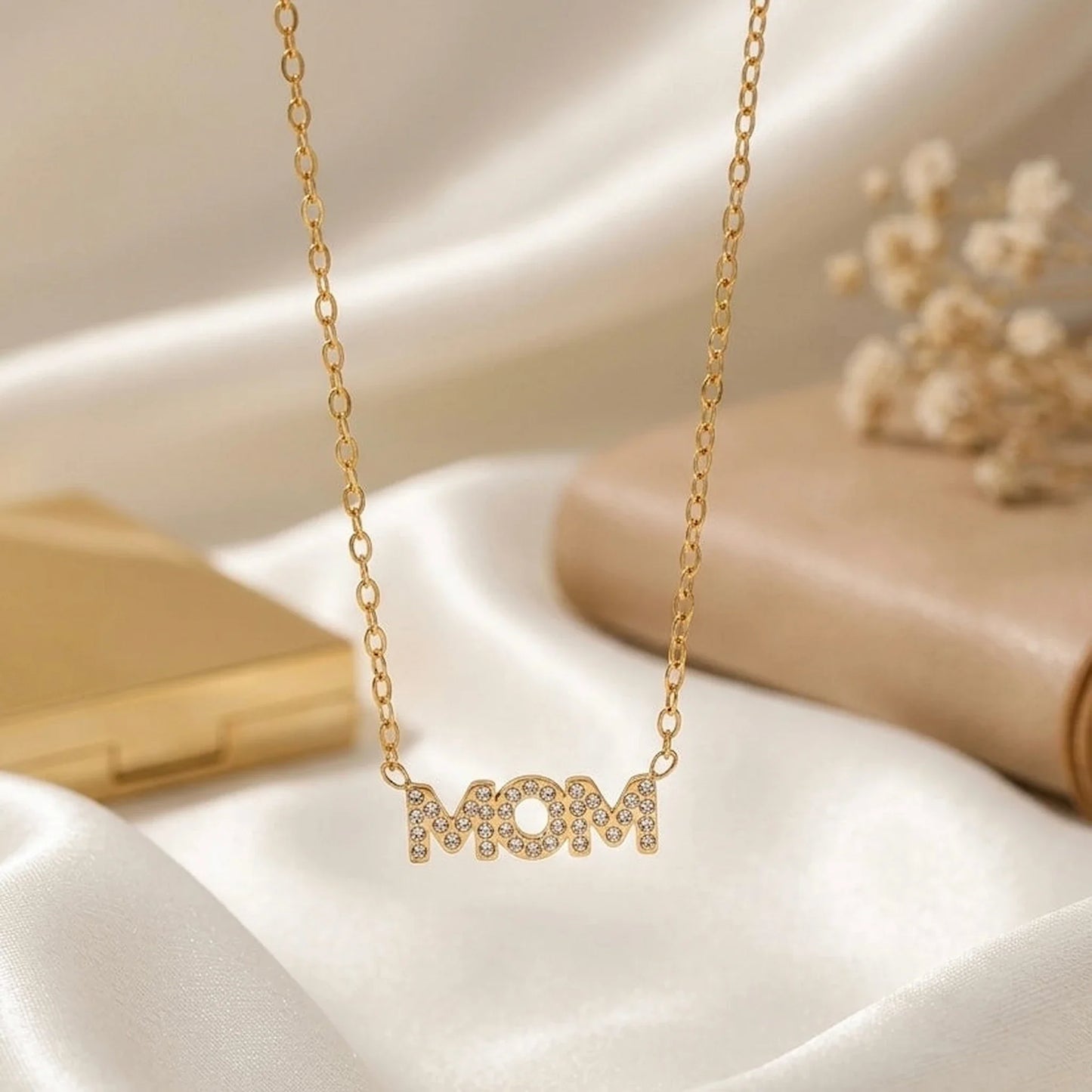 MOM Necklace