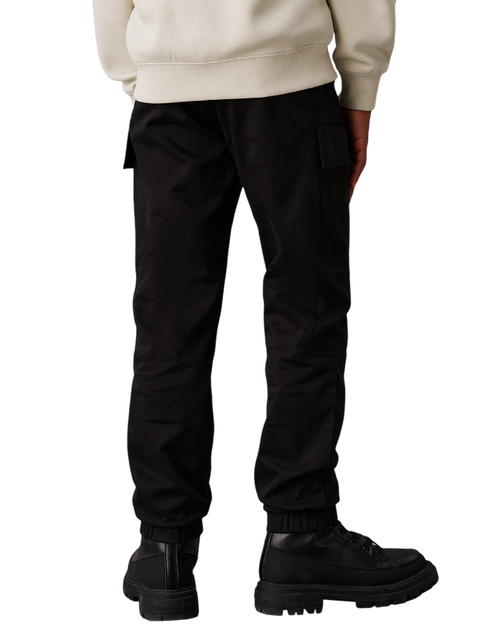 Calvin Klein CARGO Pantalone ESSENTIAL WOVEN IB0IB02270BEH Nero - Pantaloni Cargo Junior Elastici e Resistenti