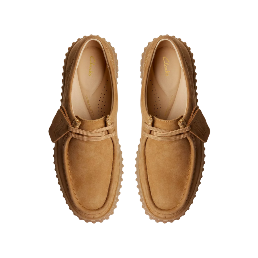 Clarks – Scarpa Casual Donna Torhill Bee 26172084 Marrone Chiaro | Nabuk Premium, Suola Chunky Vintage, Comfort Wallabee Design