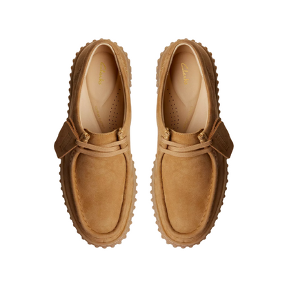 Clarks – Scarpa Casual Donna Torhill Bee 26172084 Marrone Chiaro | Nabuk Premium, Suola Chunky Vintage, Comfort Wallabee Design