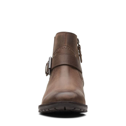 Clarks stivaletto da donna con elastico e fibbia e zip laterale Clarkwellstrap 26167473 4 taupe nubuck