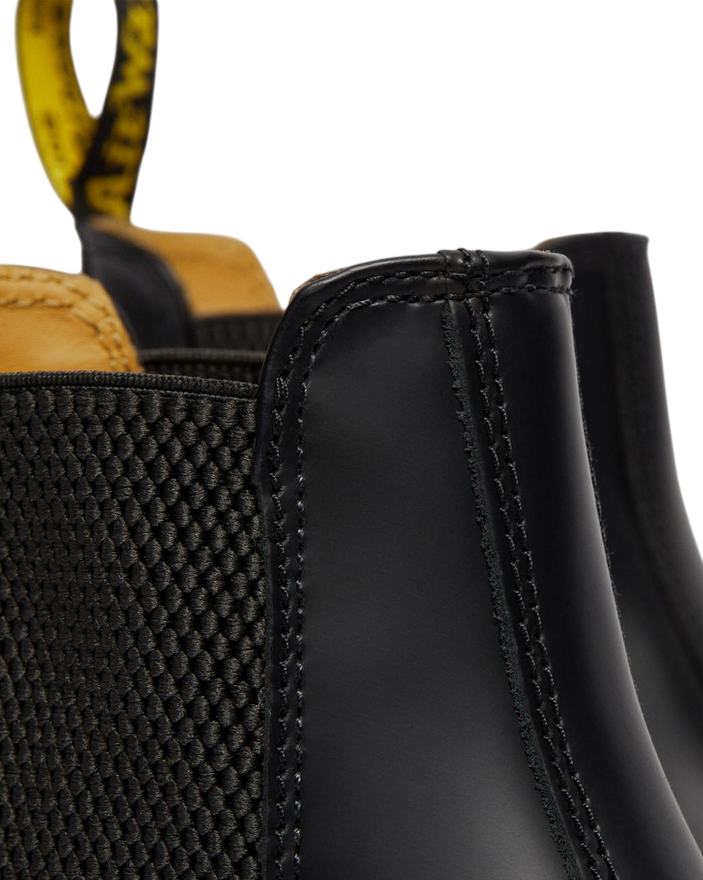 Dr. Martens – Stivaletti Chelsea 2976 22227001 Nero | Pelle Smooth, Cuciture Gialle Iconiche, Comfort Everyday Unisex