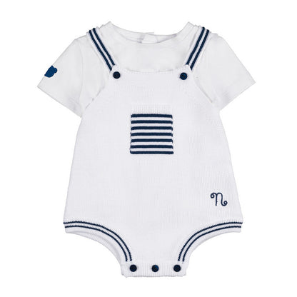 Salopette bianca con t-shirt