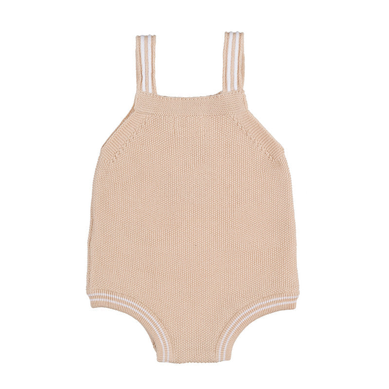 Salopette beige con t-shirt