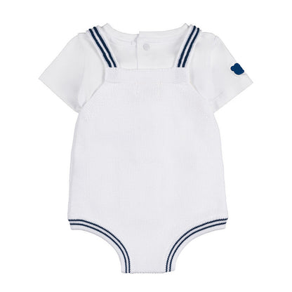 Salopette bianca con t-shirt