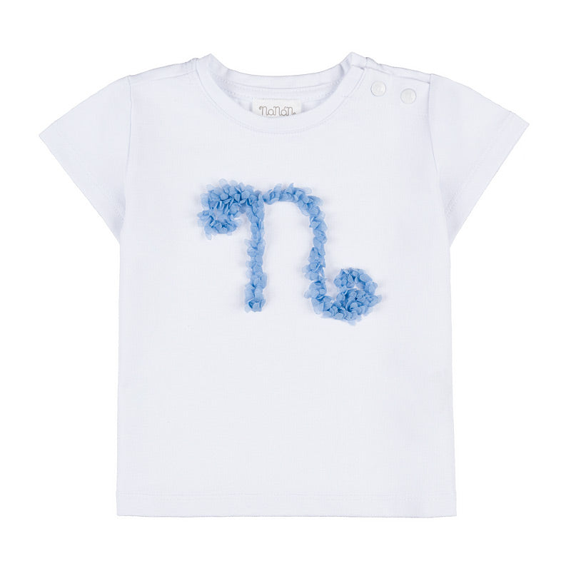 T-shirt bianca con petali azzurri
