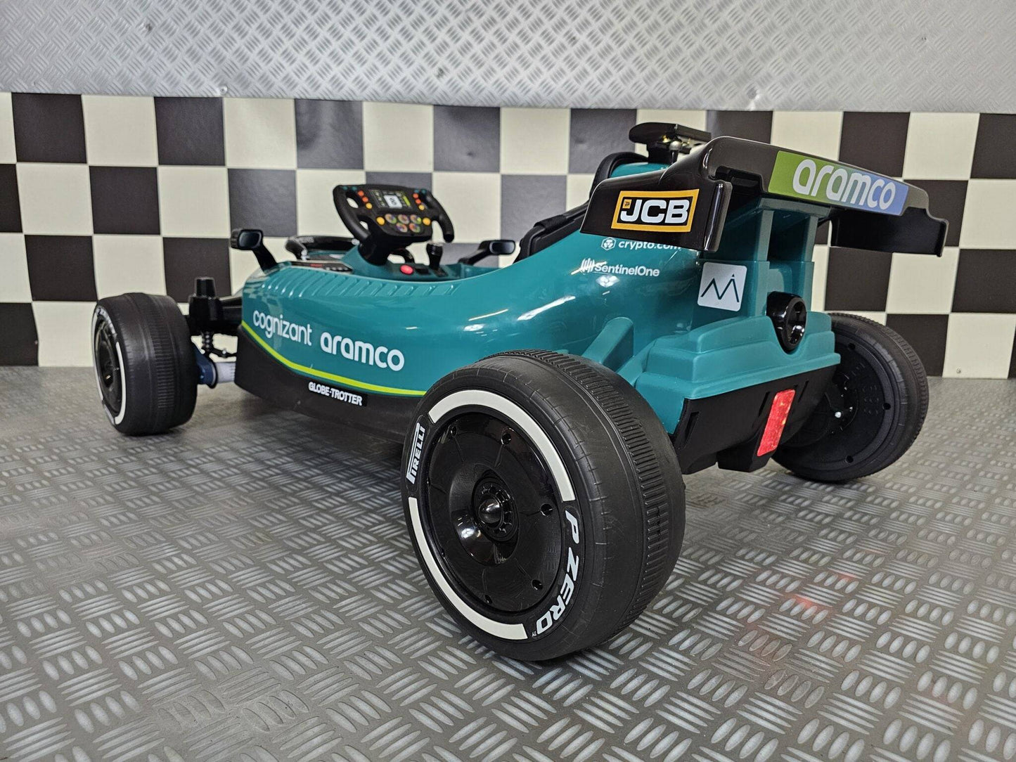 Aston Martin F1 24V Elektroauto für Kinder – Grün