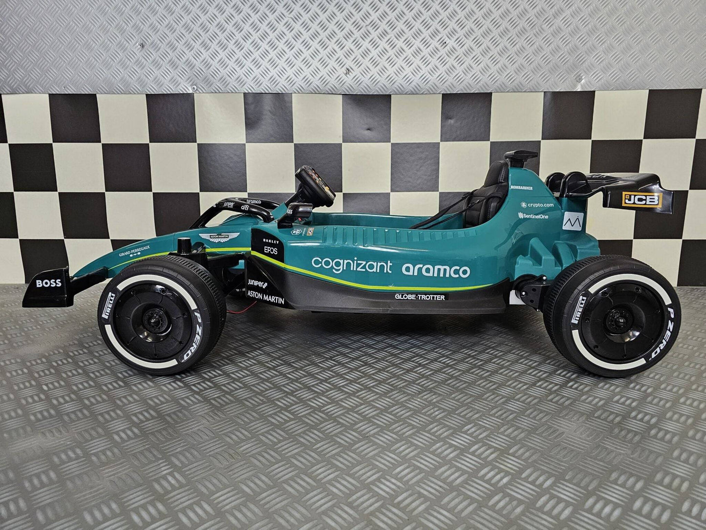 Aston Martin F1 24V Elektroauto für Kinder – Grün