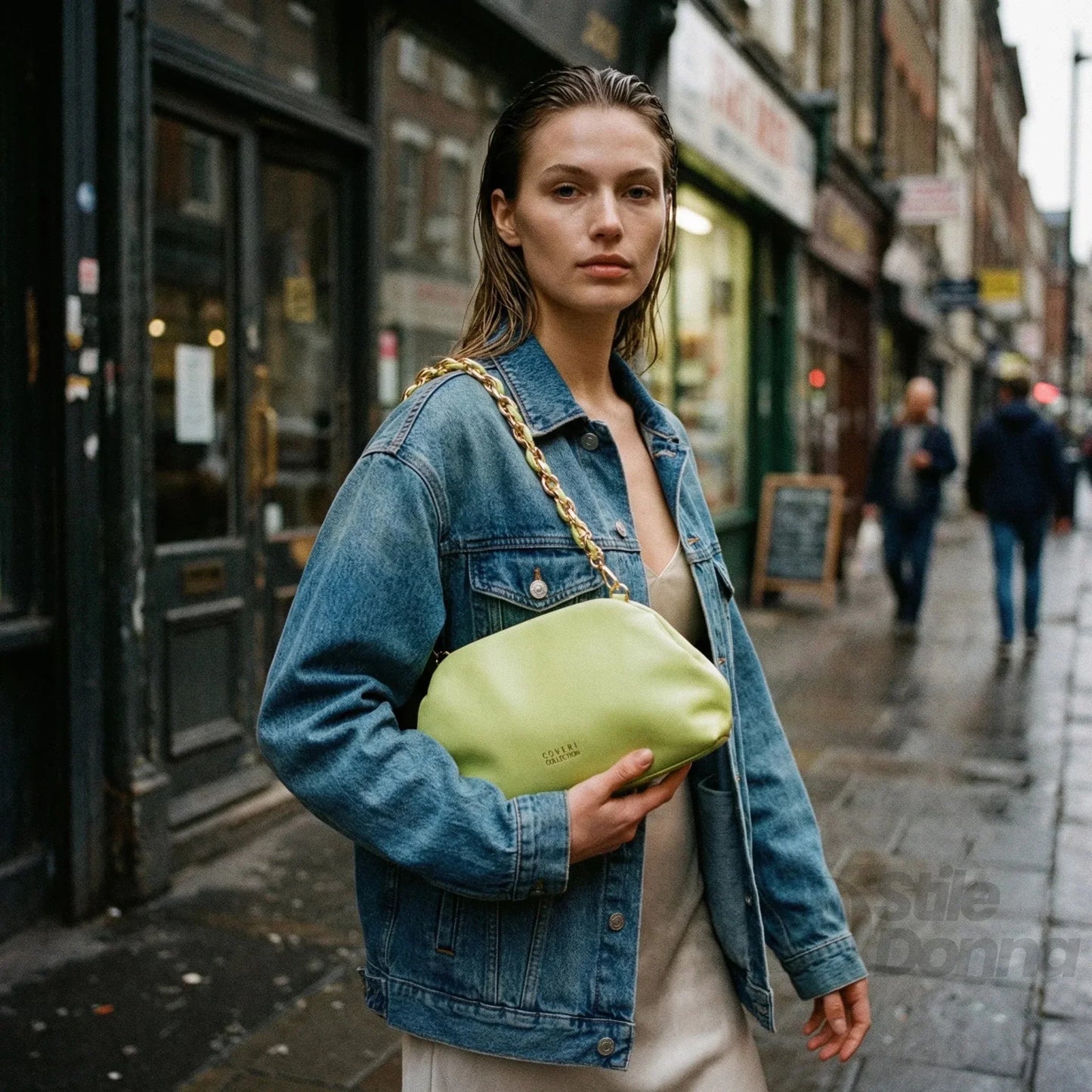 Enrico Coveri Clutch in Ecopelle Verde Lime con Finitura Color Oro
